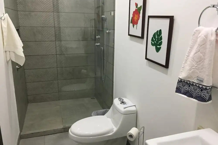 Room 6 of 12