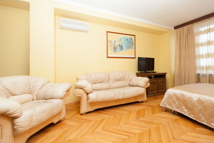 Room 12 of 183