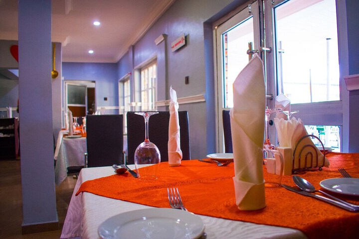 Dining 53 of 68