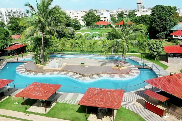 Pool 4 of 7