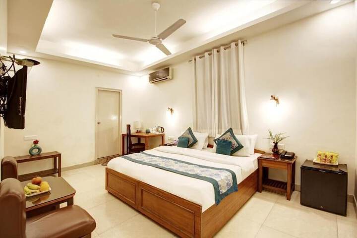 Room 6 of 30