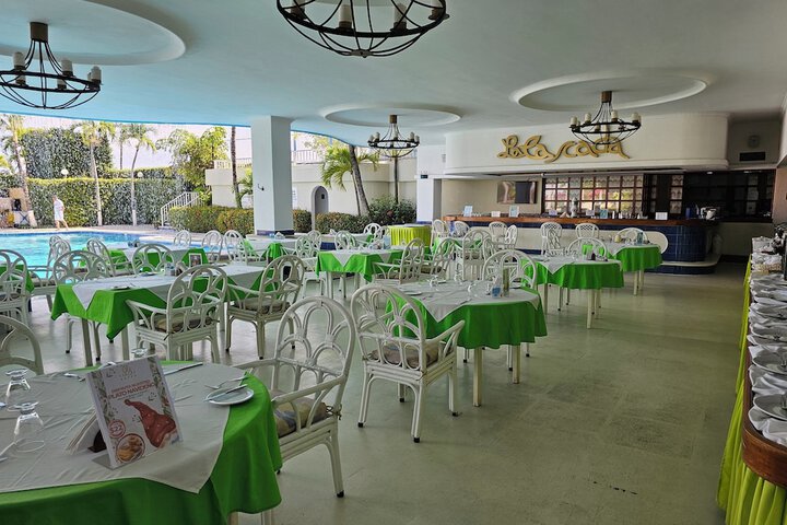 Dining 66 of 84