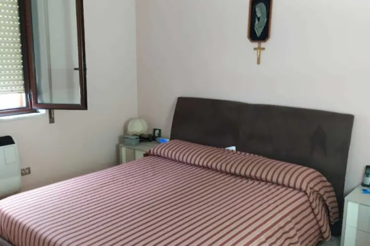Room 2 of 7