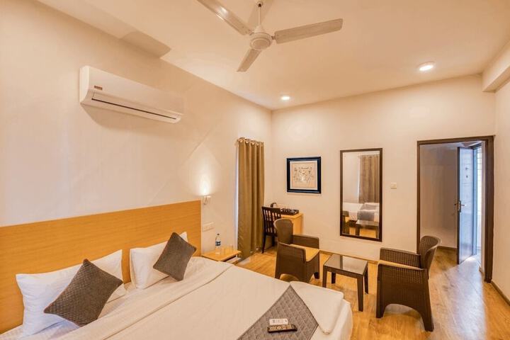 Room 5 of 18