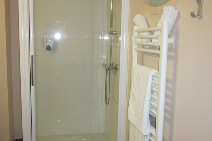 Room 18 of 32