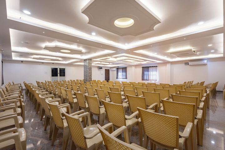 Ballroom/Hall 39 of 64