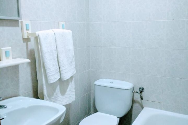 Room 6 of 9