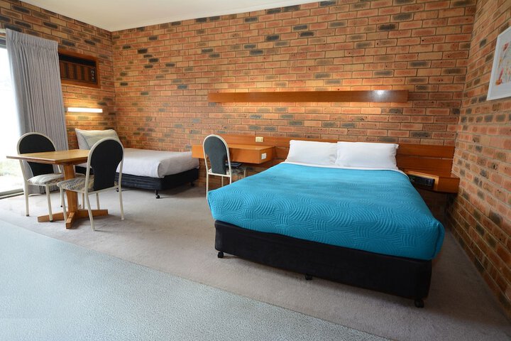 Room 9 of 33
