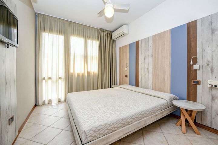 Room 21 of 203