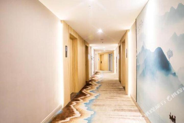 Qingmu Select Hotel (Liyang Aoti Avenue Wuyue Plaza)