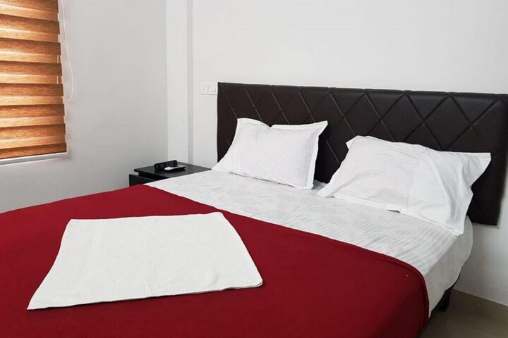 Room 5 of 9