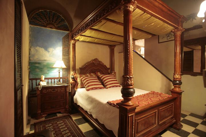 Room 4 of 132