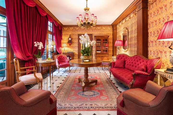 Lounge 65 of 69