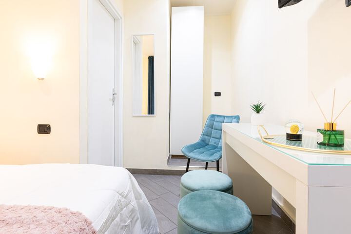 Room 7 of 27