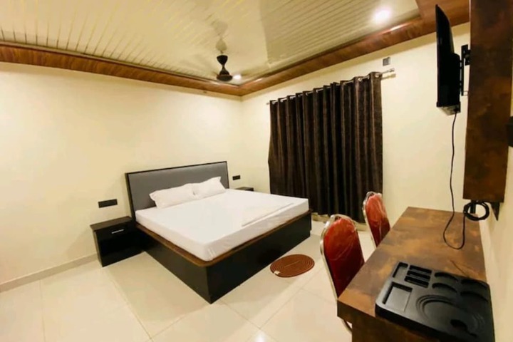 Room 12 of 24