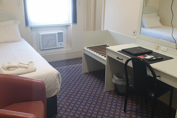 Room 4 of 36
