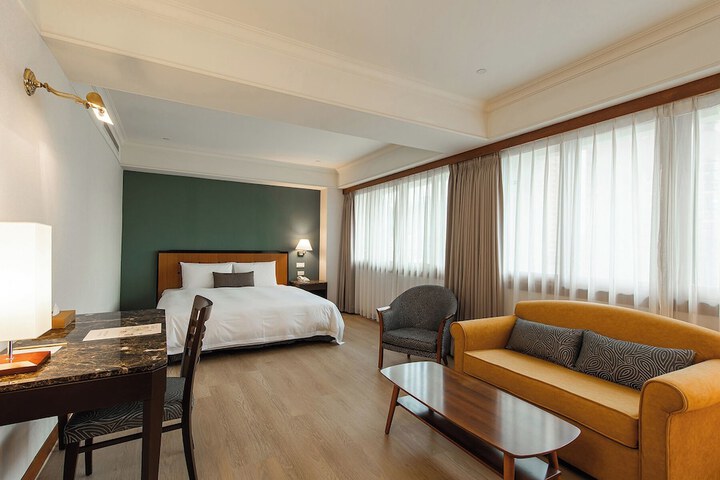 Room 34 of 66