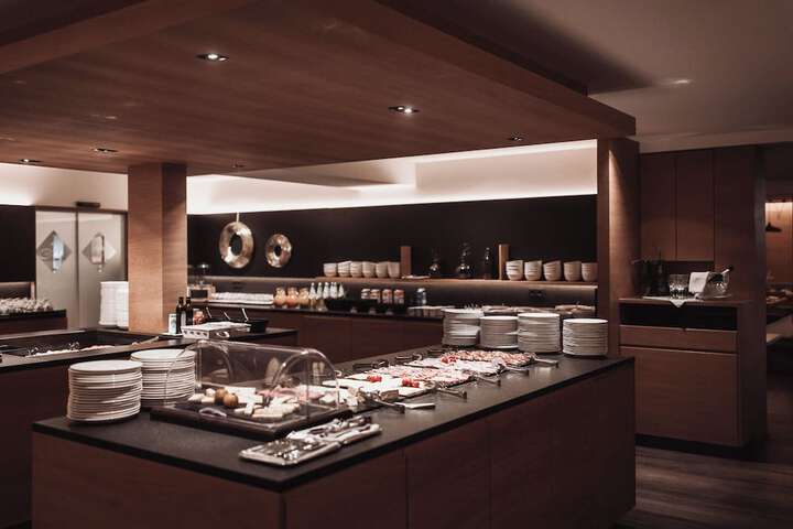 Dining 44 of 56
