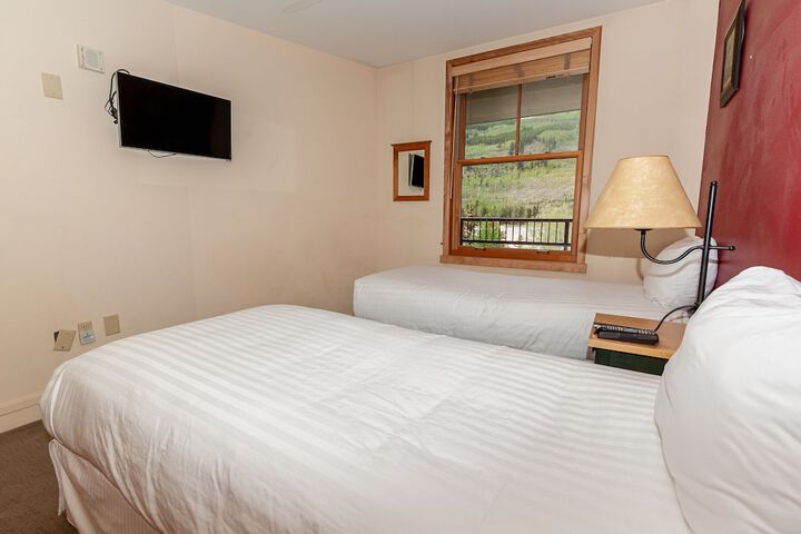 Room 15 of 172