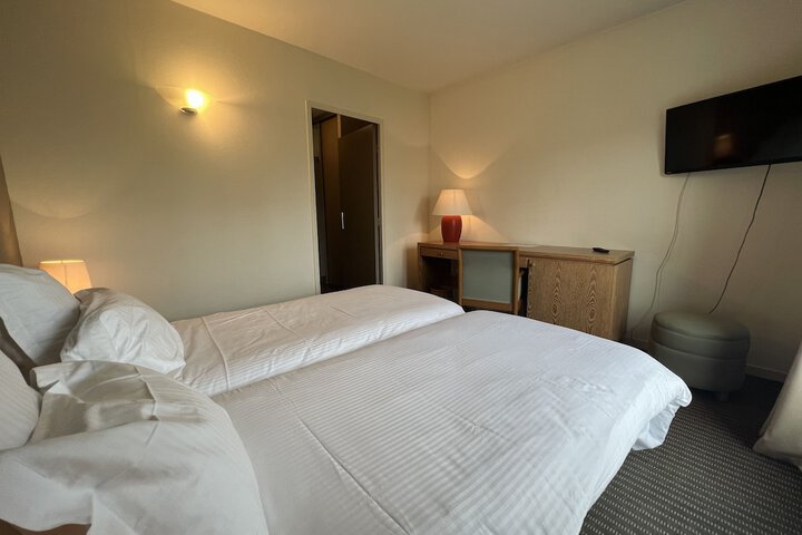 Room 8 of 30