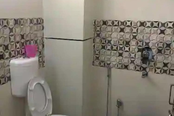 Room 10 of 19