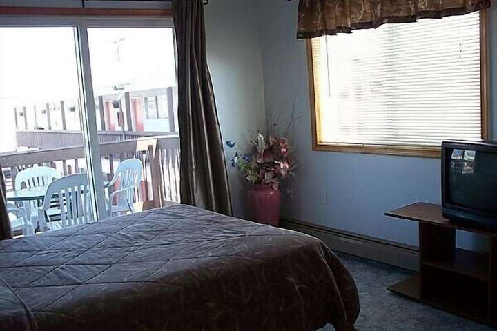 Room 2 of 32