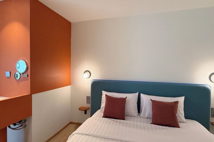 Room 10 of 30