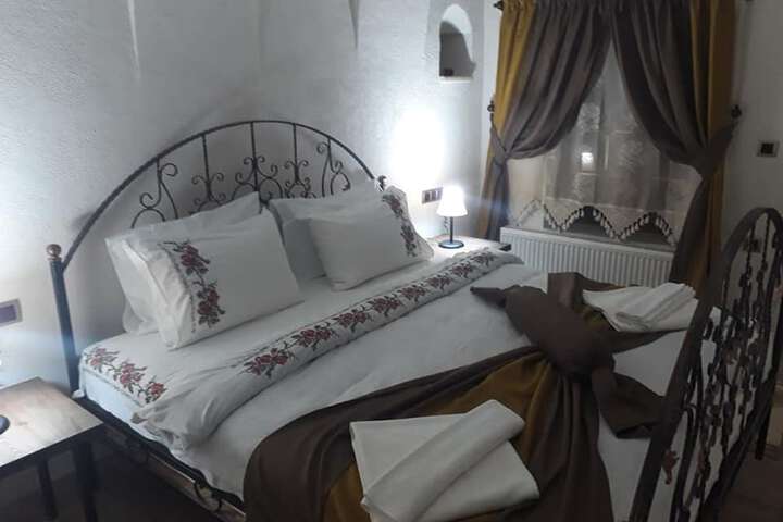 Room 42 of 185