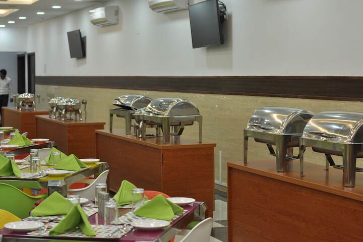 Dining 7 of 9