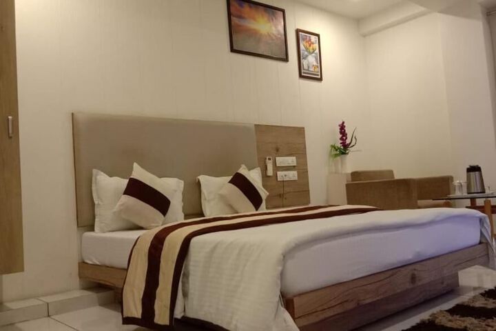 Room 53 of 66