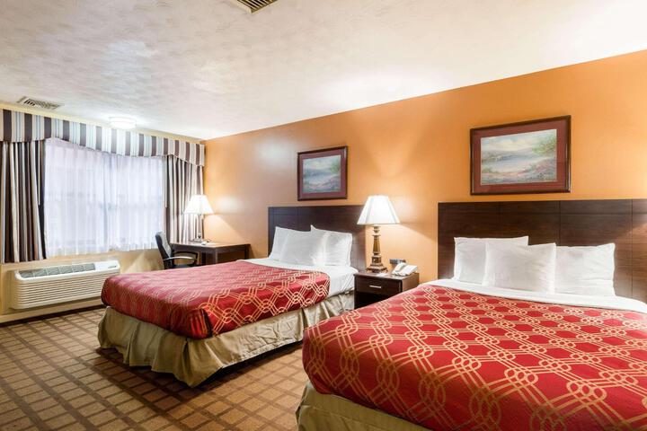 1 Queen Bed (13 of 46)
