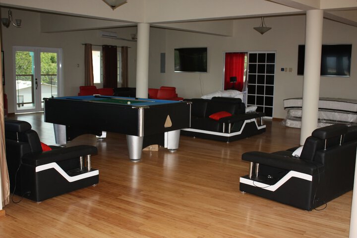 Room 33 of 79