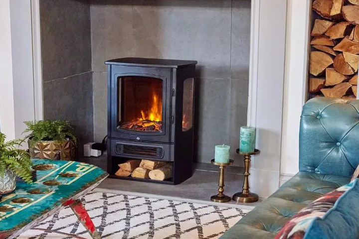 Room 6 of 12