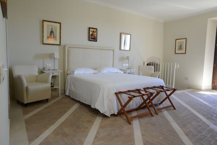 Room 7 of 47