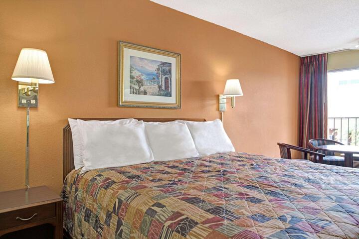 1 King Bed (2 of 4)