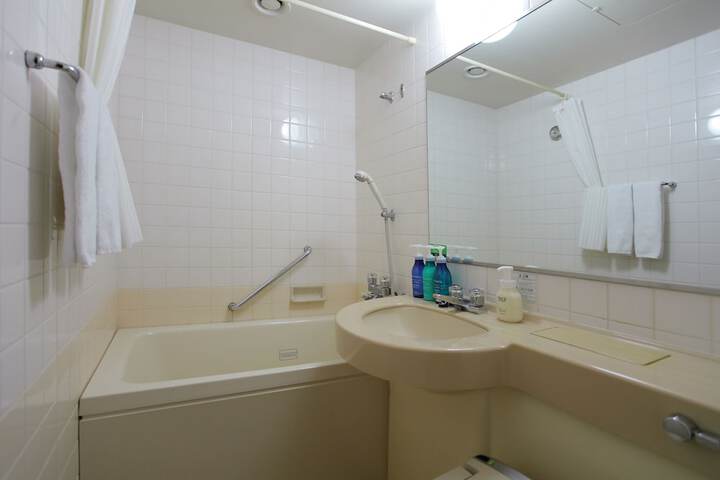 Room 16 of 36