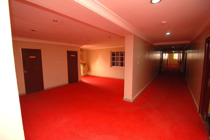Ballroom/Hall 33 of 44