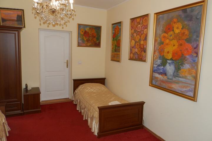Room 42 of 49