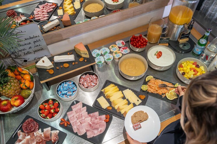 Breakfast/Coffee Service 39 of 54