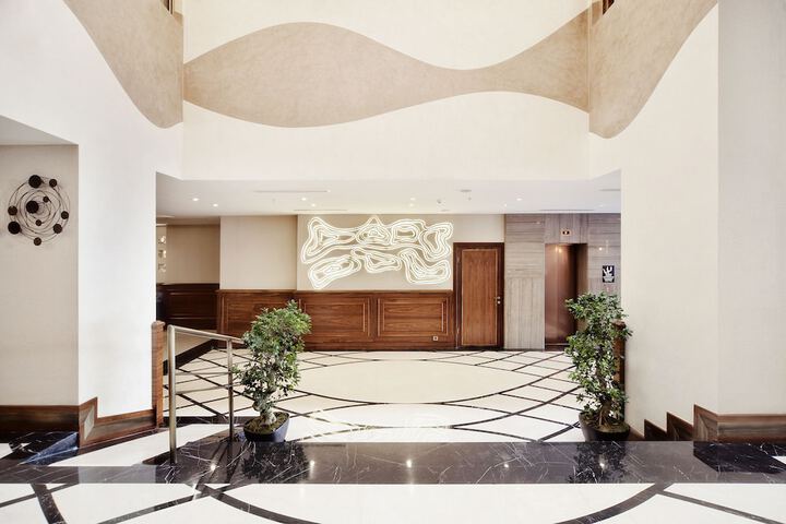 Entrance & Lobby