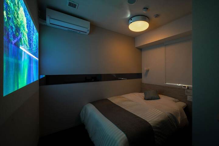 Room 7 of 128