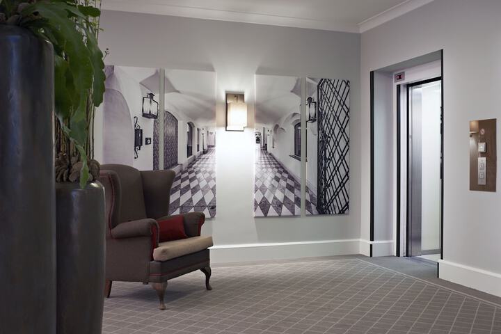 Ballroom/Hall 72 of 77