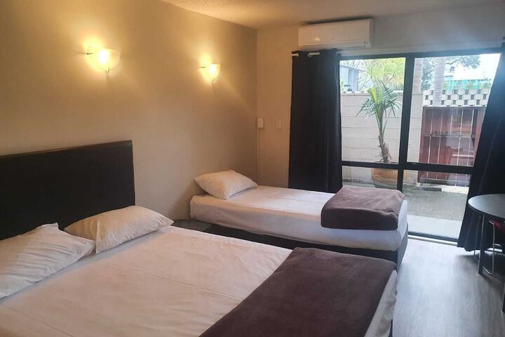 Room 17 of 36