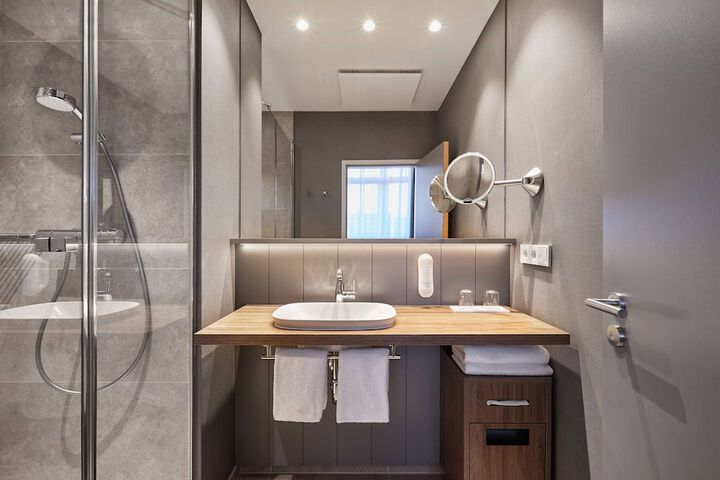 Room 28 of 34