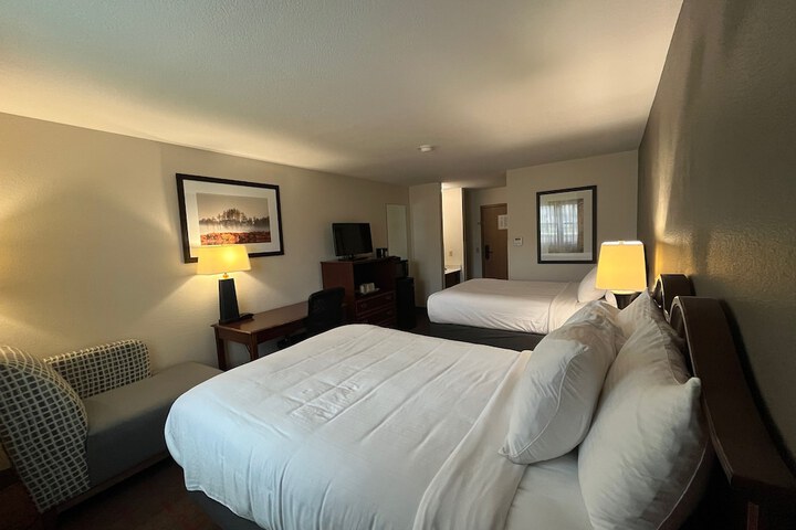 Standard Room, King or Two Doubles (2 of 2)