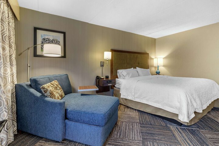 1 King Bed (2 of 28)