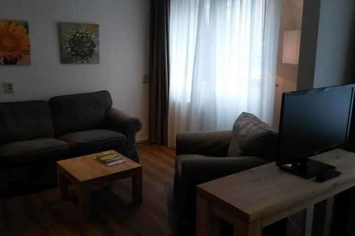 Room 11 of 38