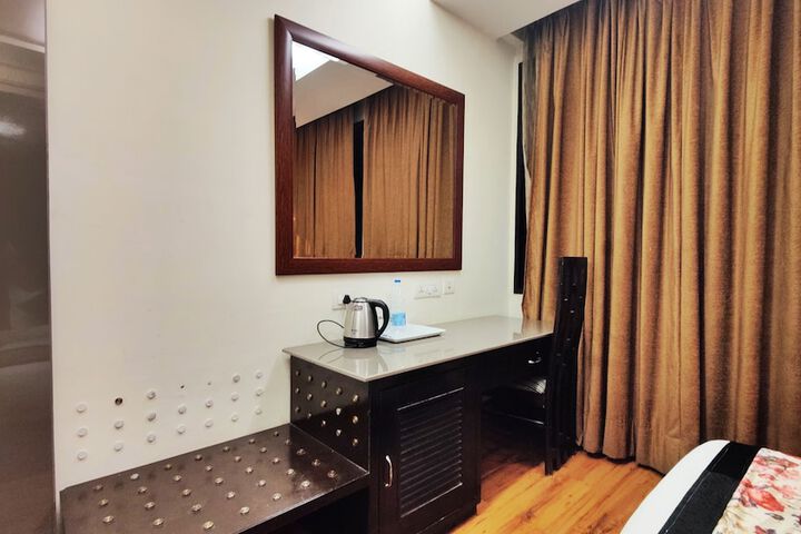 Room 28 of 43