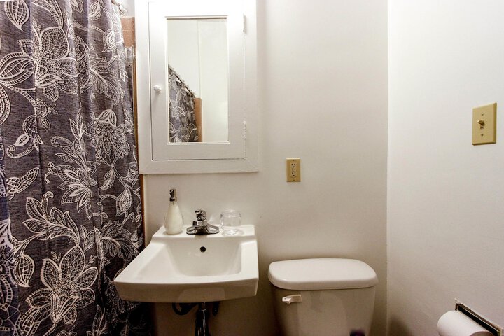 Room 10 of 14