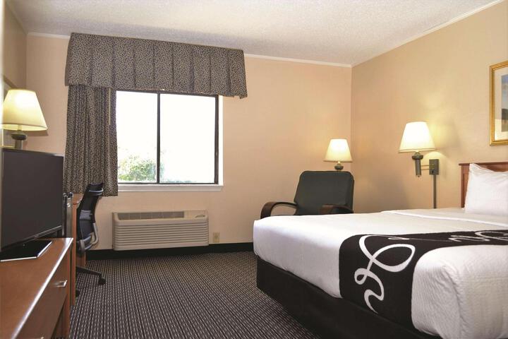 2 Double Beds (3 of 11)